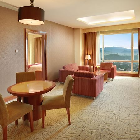 Swiss-Belhotel Maleosan Manado Exterior photo