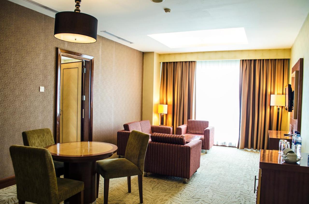 Swiss-Belhotel Maleosan Manado Exterior photo
